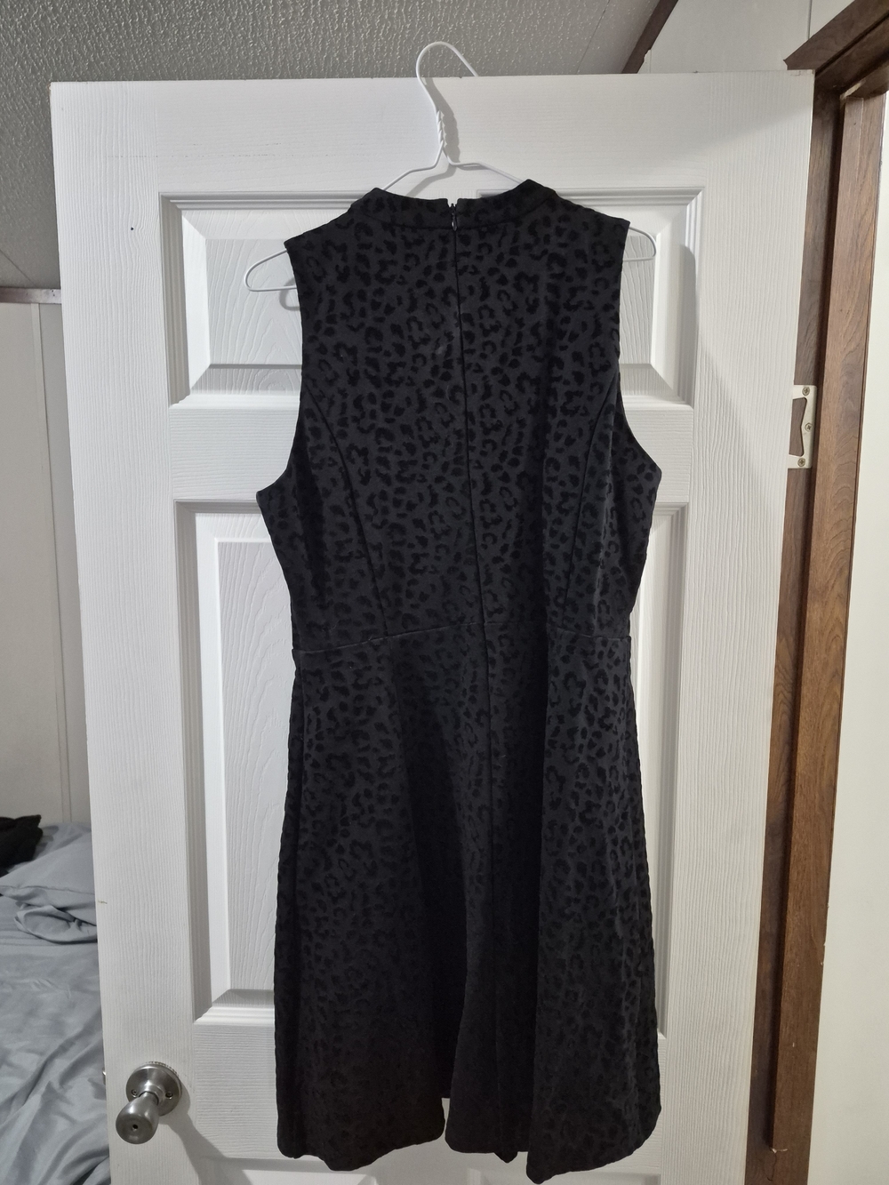 Versona Black Sleeveless Keyhole A-Line Dress - Picture 13 of 16